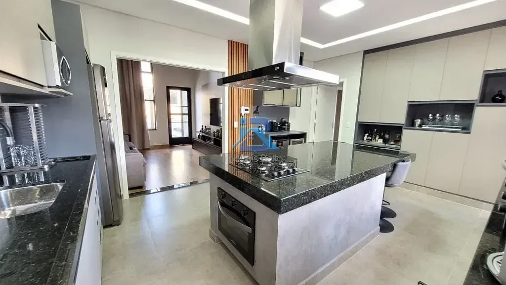 Magnífica Casa à Venda no Centro de Itatiba: 3 Suítes, Área Gourmet e Acabamento Impecável - Itatib - Casa em Centro SP